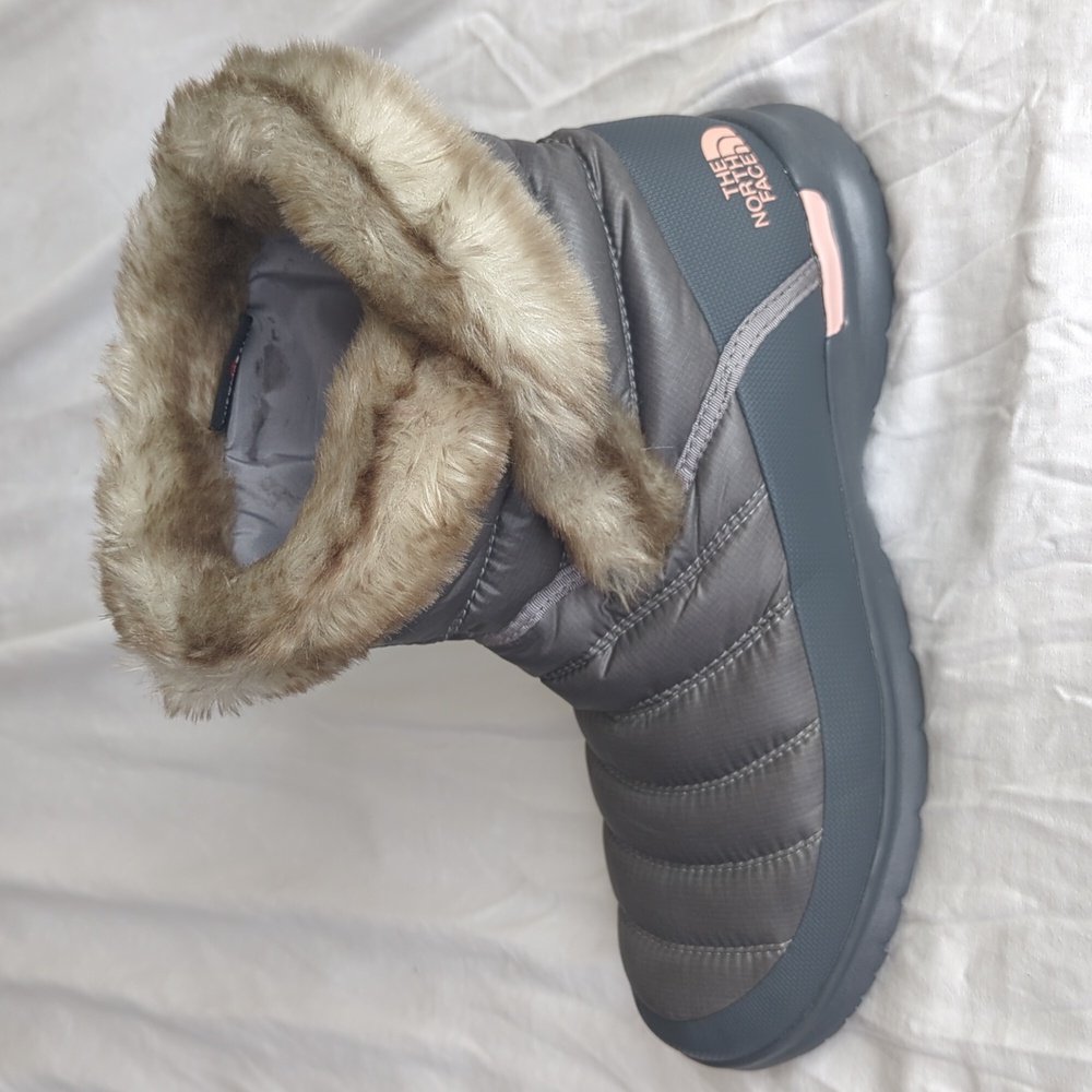 The North Face Women's Thermoball Microbaffle Bootie II - Picture 11 of 12